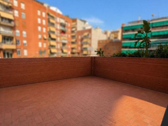 Piso en venta en calle La Marina del Port, Barcelona, de 80 m² 4 habitaciones por 470.000