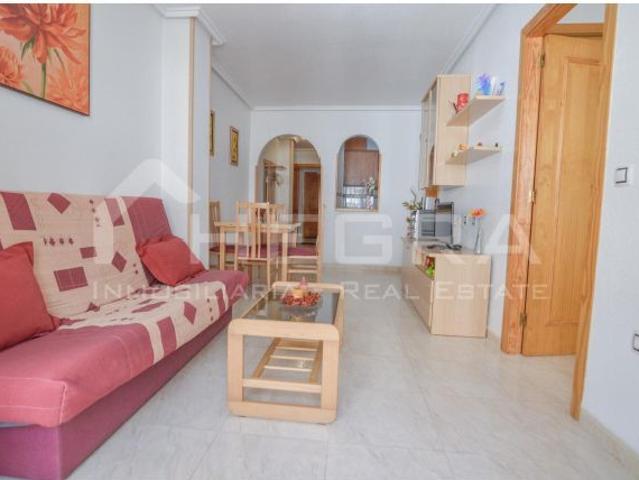 Piso en Venta en Calle La Loma 36, Torrevieja: Confort y Rentabilidad en el Residencial Santa Gema