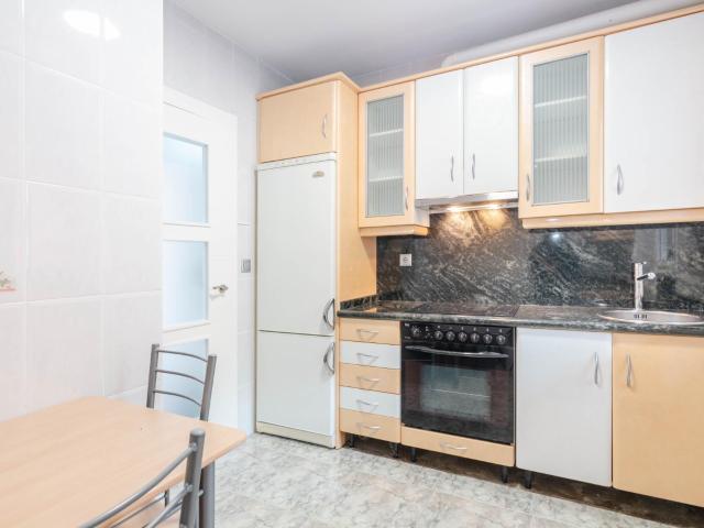 Piso en venta en calle Lago, Turón, con dos cocheras cerradas incluidas
