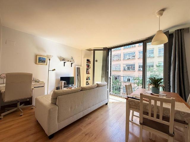 Piso en venta en calle Lepant, Barcelona, de 66 m² 2 habitaciones por 379.000