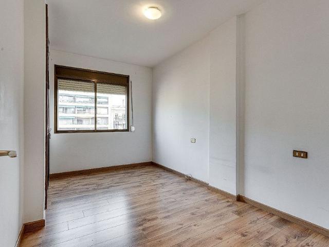 Piso en venta en calle Lepant Industria, Barcelona, de 70 m² 3 habitaciones por 365.000