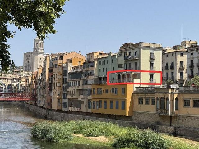 Piso en venta en calle Llibertat, Girona, de 66 m² 2 habitaciones por 470.000