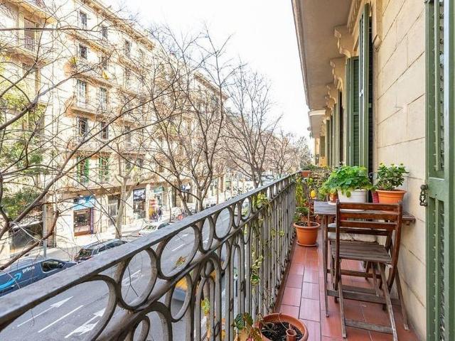 Piso en venta en calle Londres, Barcelona, de 79 m² 2 habitaciones por 540.000