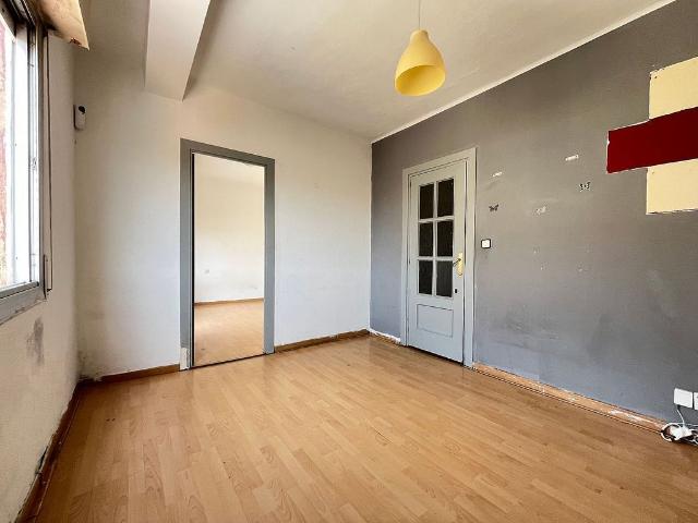 Piso en venta en calle Puig Major del, Sabadell, de 57 m² 3 habitaciones por 114.900