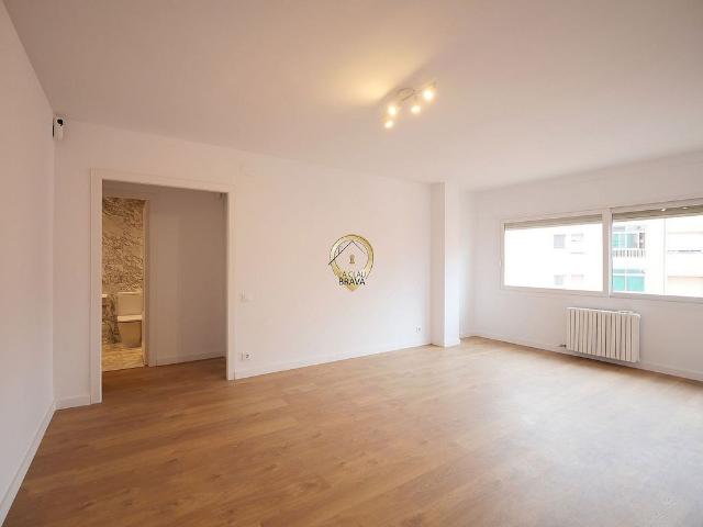 Piso en venta en calle Palamos, Sant Feliu de Guíxols, de 90 m² 3 habitaciones por 358.000