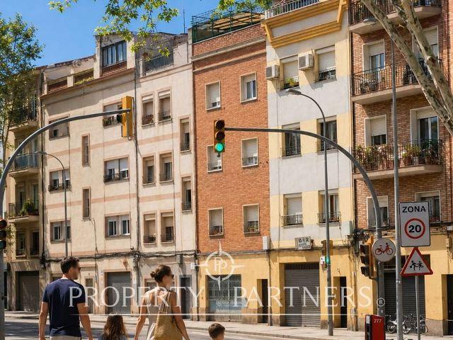 Piso en venta en calle Pas D'antonio Cuadrillero, Barcelona, de 78 m² 3 habitaciones por 260.000