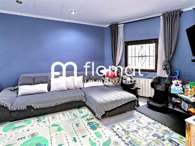 Piso en venta en calle Pau Claris, Santa Coloma de Gramanet, de 91 m² 3 habitaciones por 239.000