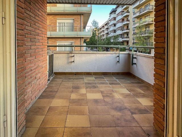 Piso en venta en calle Pere Llosas, Olot, de 214 m² 4 habitaciones por 295.000