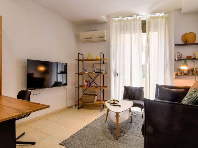Piso en venta en calle Petons, Barcelona, de 40 m² 1 habitación por 214.000