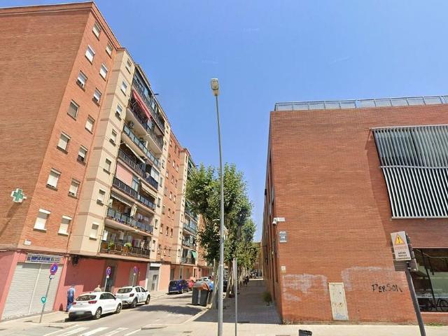 Piso en venta en calle Pi I Gibert, Sant Adrià de Besos, de 64 m² 2 habitaciones por 160.000