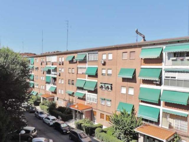 Piso en venta en calle Pico de los Artilleros 100 Madrid