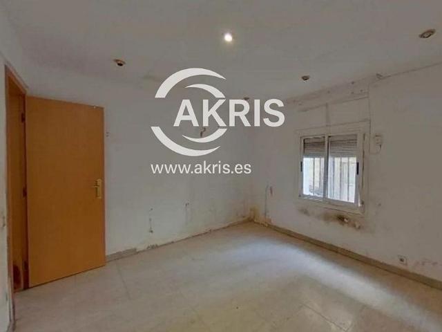 Piso en venta en calle Pintor Rosales, Badalona, de 54 m² 3 habitaciones por 106.820