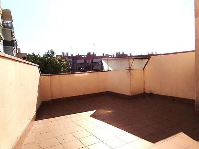Piso en venta en calle Pirineus, Badalona, de 62 m² 3 habitaciones por 247.000
