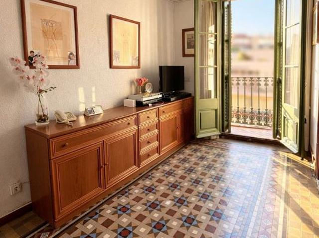 Piso en venta en calle Pla de Palau, Barcelona, de 100 m² 4 habitaciones por 630.000