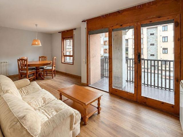 Piso en venta en calle Pomarola, Vielha e Mijaran, de 71 m² 2 habitaciones por 270.000