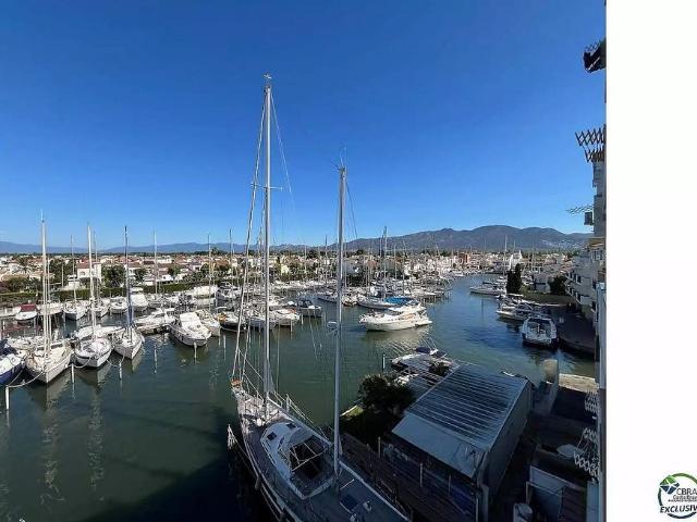 Piso en venta en calle Port Grec, Castelló d´Empúries, de 55 m² 2 habitaciones por 305.000