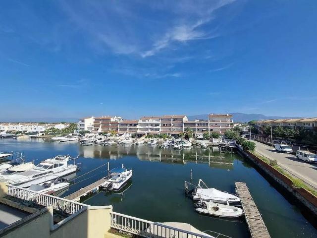 Piso en venta en calle Port Empordà, Castelló d´Empúries, de 93 m² 2 habitaciones por 240.000