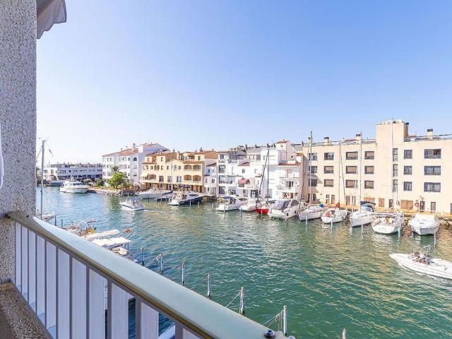 Piso en venta en calle Port Moxo, Castelló d´Empúries, de 54 m² 2 habitaciones por 275.000