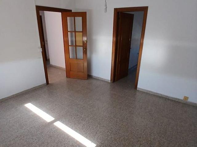Piso en venta en calle Prades, Tarragona, de 91 m² 3 habitaciones por 80.000