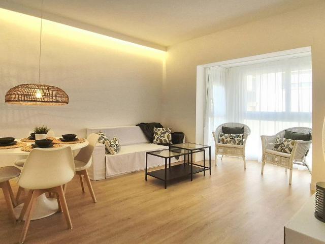 Piso en venta en calle Prat de la Ribade, Terrassa, de 72 m² 4 habitaciones por 286.000