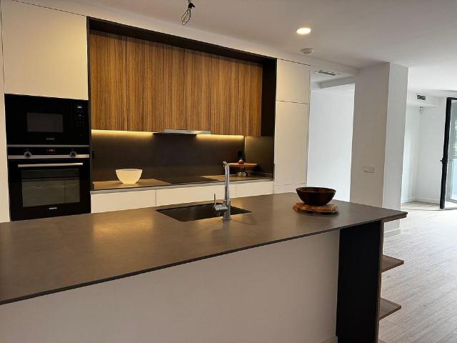 Piso en venta en calle President Companys, Badalona, de 84 m² 2 habitaciones por 625.000