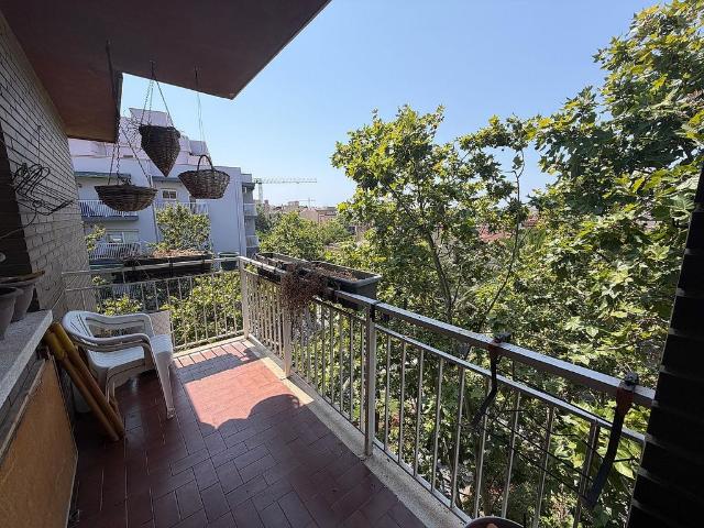 Piso en venta en calle Primer de Maig, Castelldefels, de 110 m² 4 habitaciones por 490.000