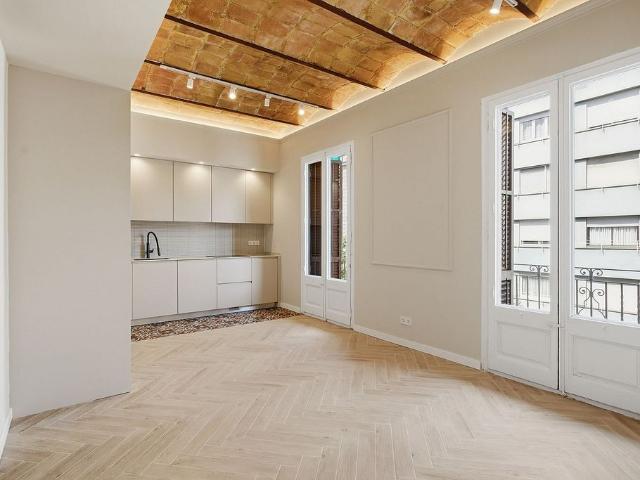 Piso en venta en calle Provença, Barcelona, de 64 m² 2 habitaciones por 469.000