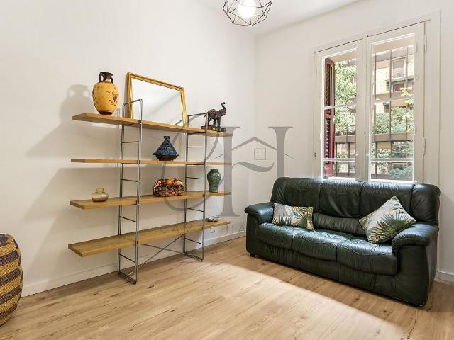 Piso en venta en calle Provença, Barcelona, de 70 m² 4 habitaciones por 420.000