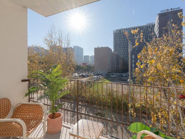 Piso en venta en calle Ramón Llull, Sant Adrià de Besos, de 102 m² 2 habitaciones por 326.000