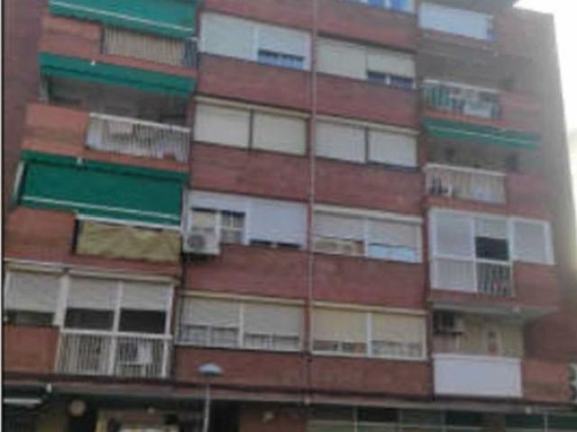 Piso en venta en calle Ramon Llull, Santa Perpètua de Mogoda, de 76 m² 3 habitaciones por 102.800