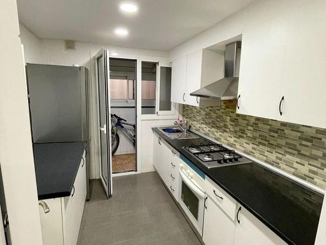 Piso en venta en calle Rb Marina de la, Hospitalet de Llobregat, L´, de 70 m² 3 habitaciones por 190.000