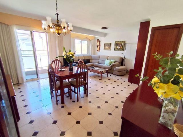 Piso en venta en calle Ricard Guell, Esplugues de Llobregat, de 80 m² 3 habitaciones por 299.000