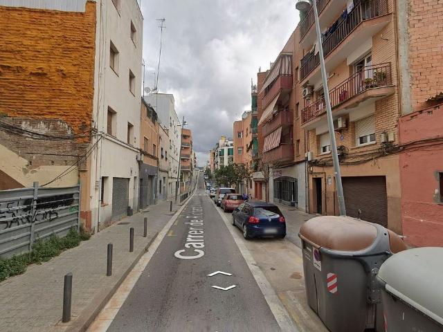 Piso en venta en calle Ricard Strauss, Badalona, de 56 m² 2 habitaciones por 70.000