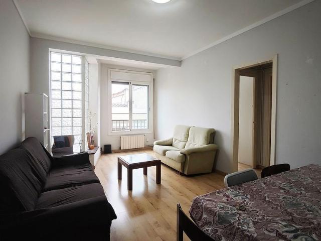 Piso en venta en calle Rocafort, Barcelona, de 84 m² 4 habitaciones por 459.000