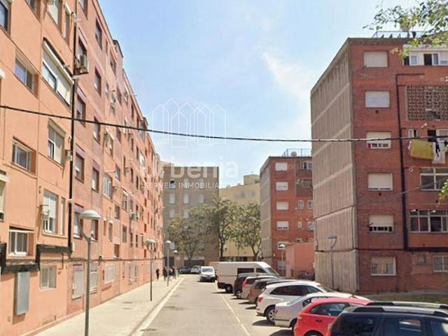 Piso en venta en calle Roger de Llúria, Santa Perpètua de Mogoda, de 76 m² 3 habitaciones por 68.000