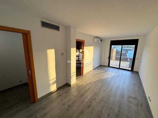 Piso en venta en calle Romero de Torres, Tordera, de 69 m² 3 habitaciones por 195.000