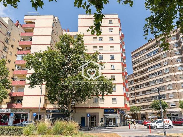 Piso en venta en calle S Bernat Calvo, Reus, de 102 m² 4 habitaciones por 199.000
