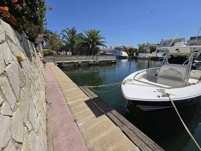 Piso en venta en calle Salins Línea, Castelló d´Empúries, de 60 m² 2 habitaciones por 349.000