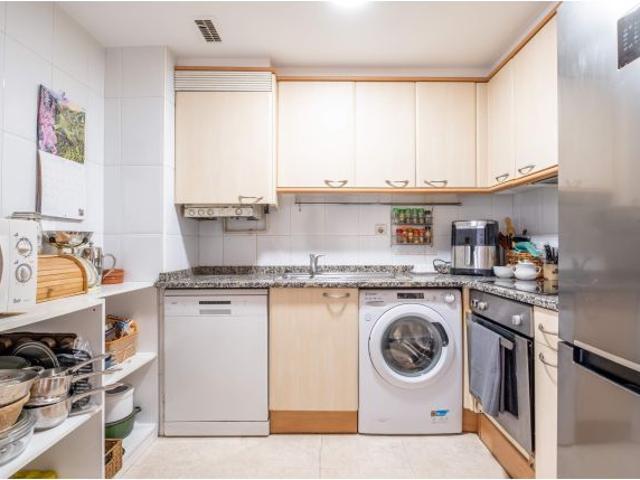 Piso en venta en Calle San Lorenzo, Zaragoza: Luz y tranquilidad en un edificio con alma