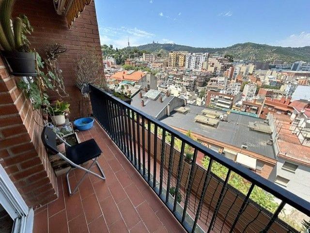 Piso en venta en calle Santuari, Barcelona, de 75 m² 3 habitaciones por 319.000