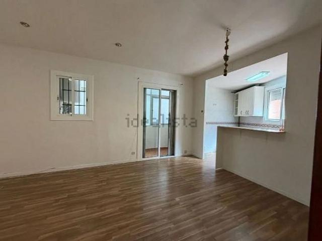 Piso en venta en calle Sant Benet, Santa Coloma de Gramanet, de 60 m² 2 habitaciones por 169.000