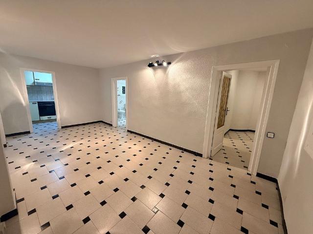 Piso en venta en calle Sant Honorat, Barcelona, de 124 m² 3 habitaciones por 435.000
