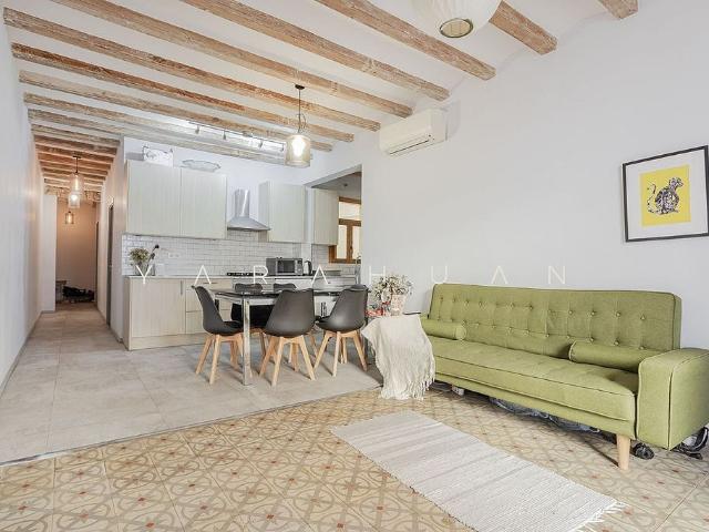 Piso en venta en calle Sant Pau, Barcelona, de 102 m² 3 habitaciones por 480.000