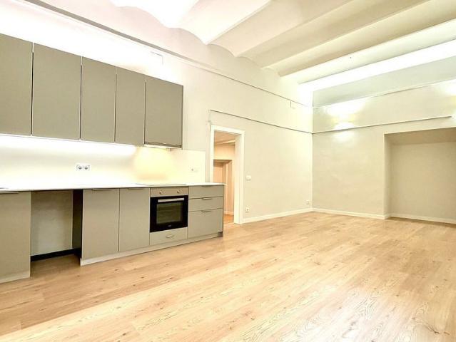 Piso en venta en calle Sant Pere Mitja, Barcelona, de 74 m² 2 habitaciones por 270.000