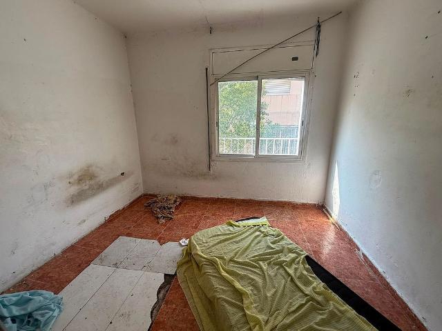 Piso en venta en calle Santa Coloma, Badalona, de 51 m² 3 habitaciones por 130.000