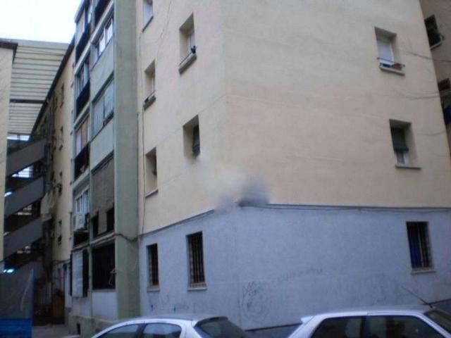Piso en venta en calle Santa Joana Lestonnac, Badalona, de 48 m² 3 habitaciones por 58.000