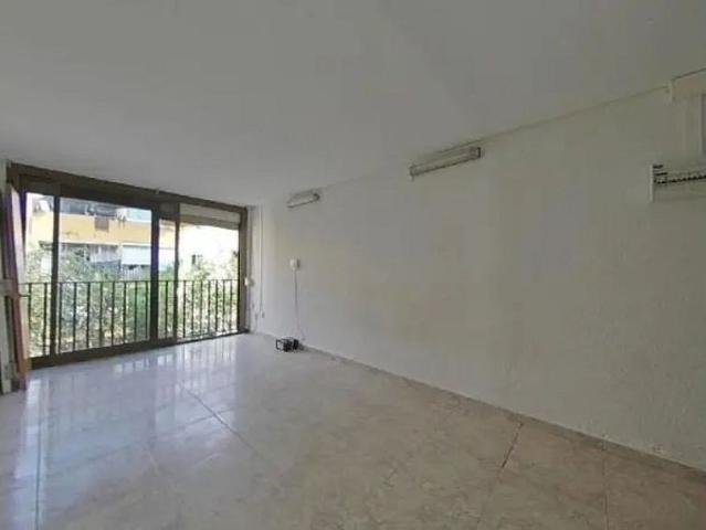 Piso en venta en calle Santa Joana Lestonnac, Badalona, de 55 m² 3 habitaciones por 50.450