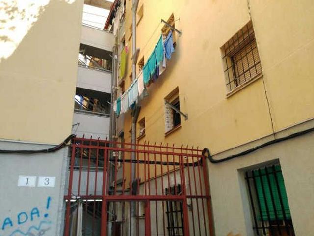 Piso en venta en calle Santa Joana Lestonnac, Badalona, de 55 m² 3 habitaciones por 62.000