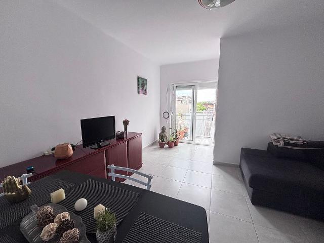 Piso en venta en calle Saturn, Badalona, de 68 m² 3 habitaciones por 250.000
