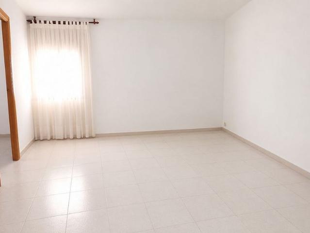 Piso en venta en calle Segimon, Barcelona, de 67 m² 3 habitaciones por 180.000